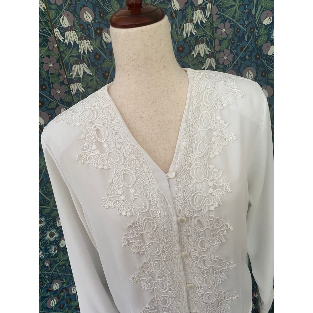 Vintage white blouse with lace appliqué, size L - Picture 2 of 6